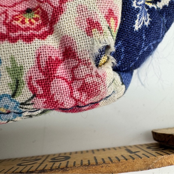2 VTG Vera Bradley Cottagecore Floral Barrel Bag Butter/Navy & Elephant Bag - Picture 16 of 16